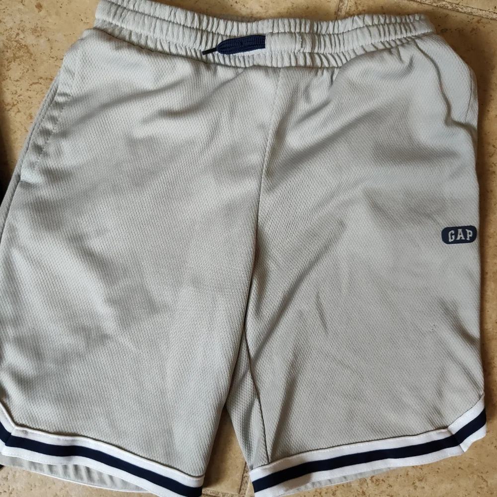 GAP Boys M Black and Gray Shorts Set
